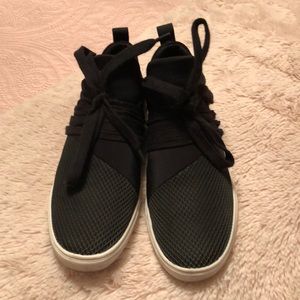 Black (Steve Madden Lancer look alike) sneakers